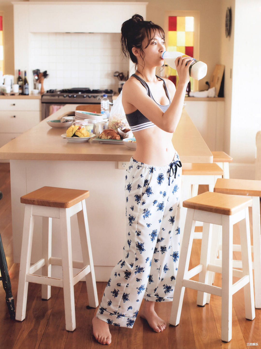 卫藤美彩写真集《話を聞こうか。》高清全本