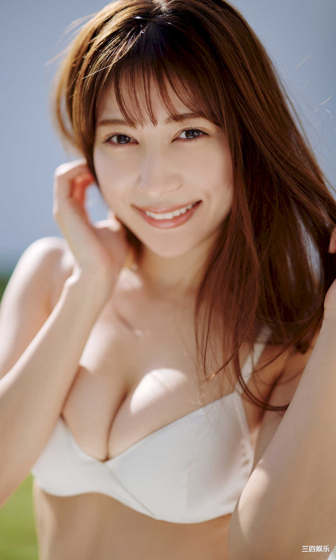 雪平莉左写真集《凜として、純白。》高清全本