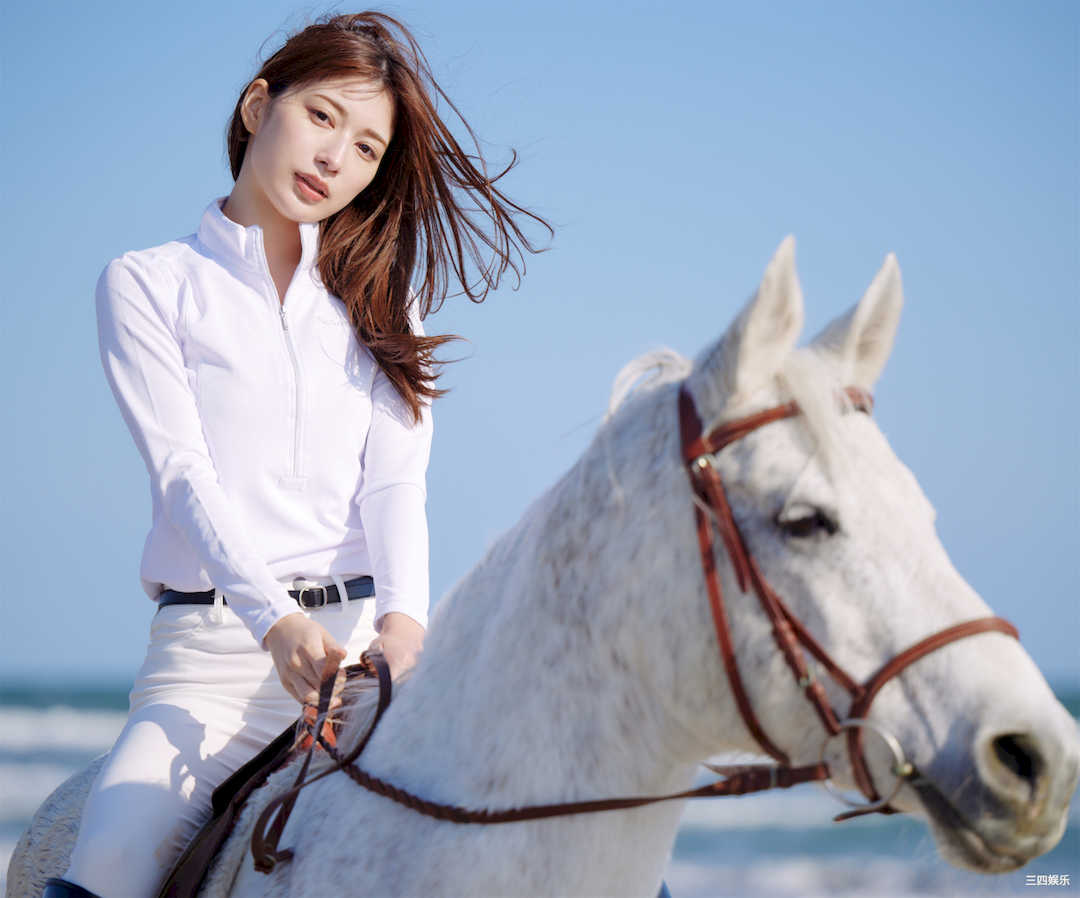 雪平莉左写真集《凜として、純白。》高清全本