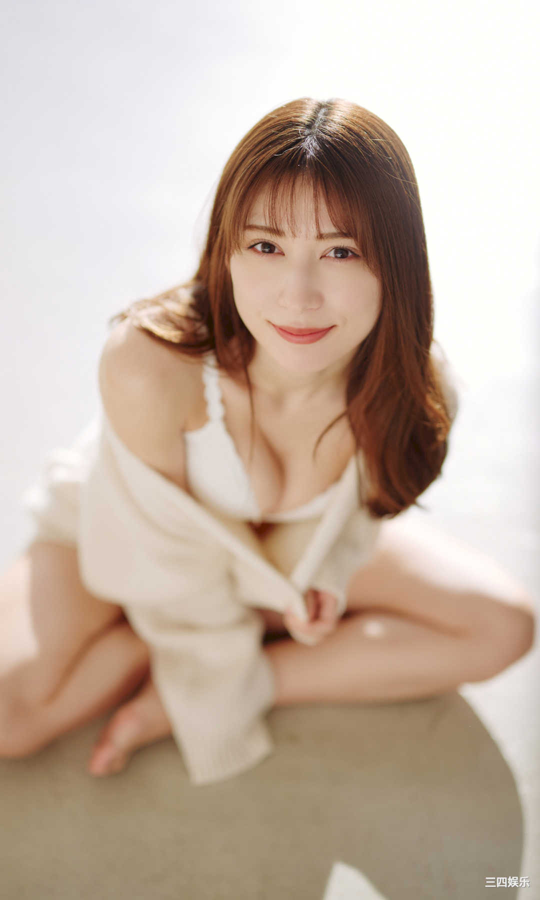 雪平莉左写真集《凜として、純白。》高清全本