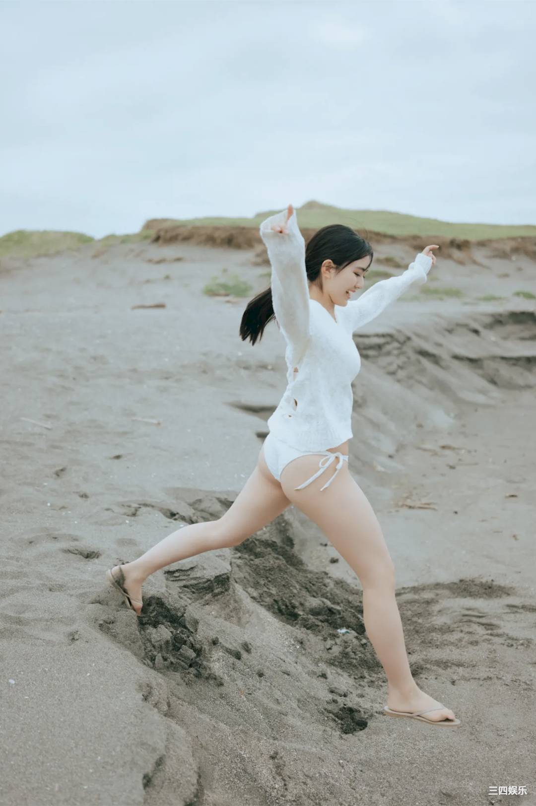 丰田露娜写真集《豊田ルナ 納涼50カット公開》高清全本