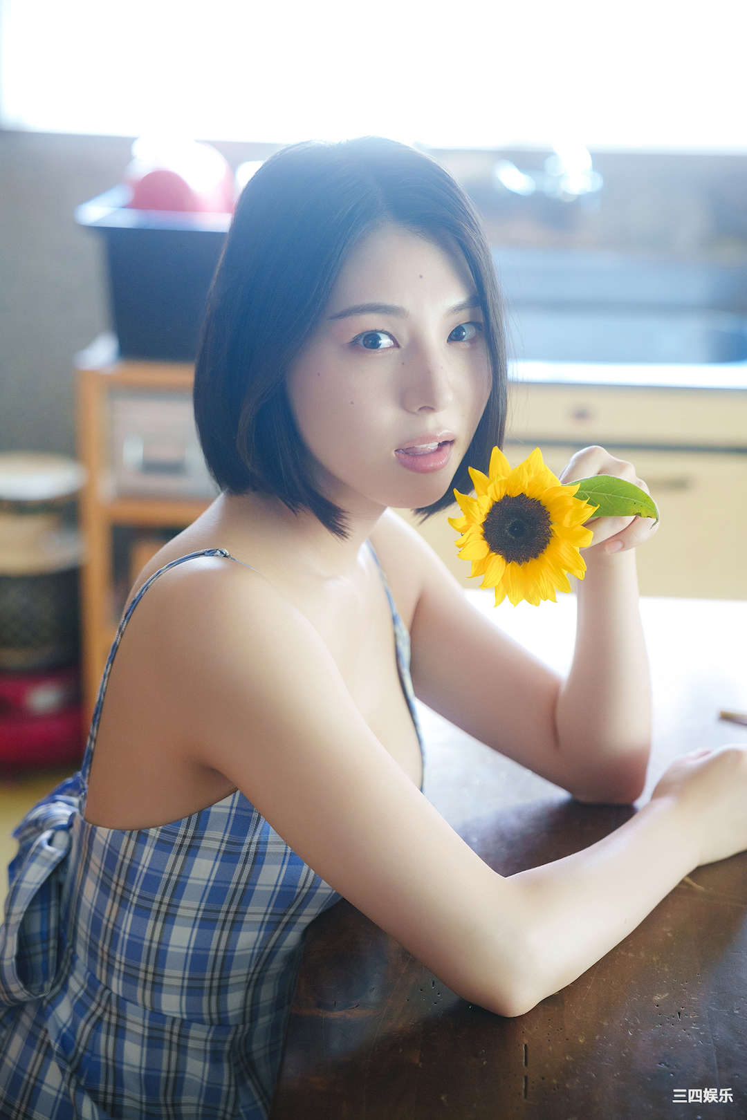 相乐伊织写真集《夏の部屋で、伊織と。》高清全本