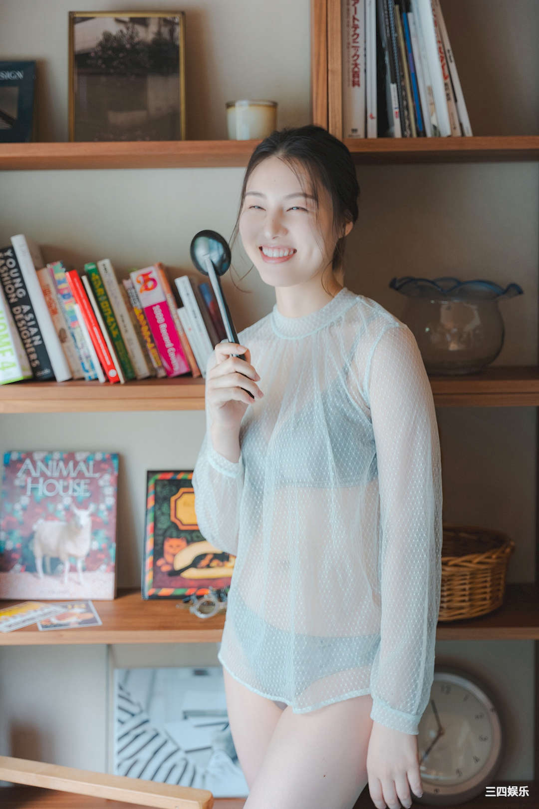 相乐伊织写真集《夏の部屋で、伊織と。》高清全本