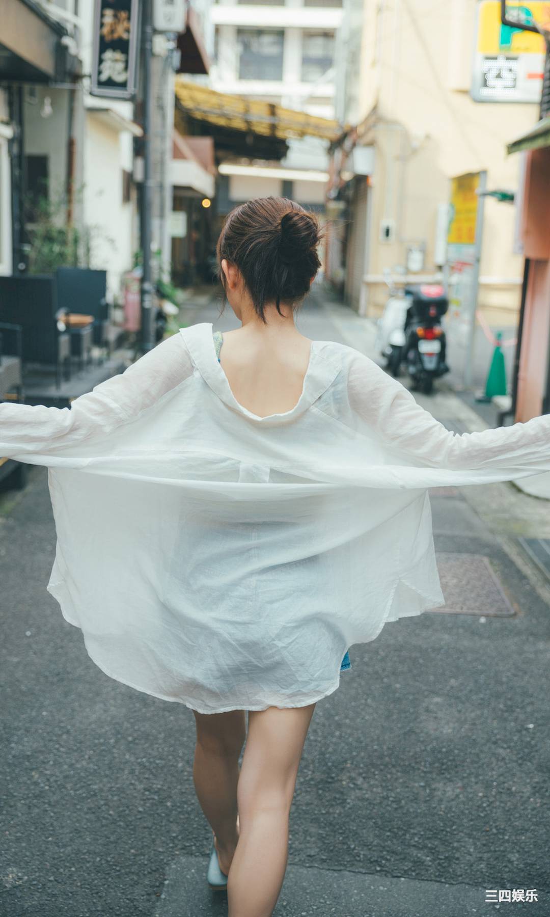 青山渚写真集《夏休みは終わらない。》高清全本