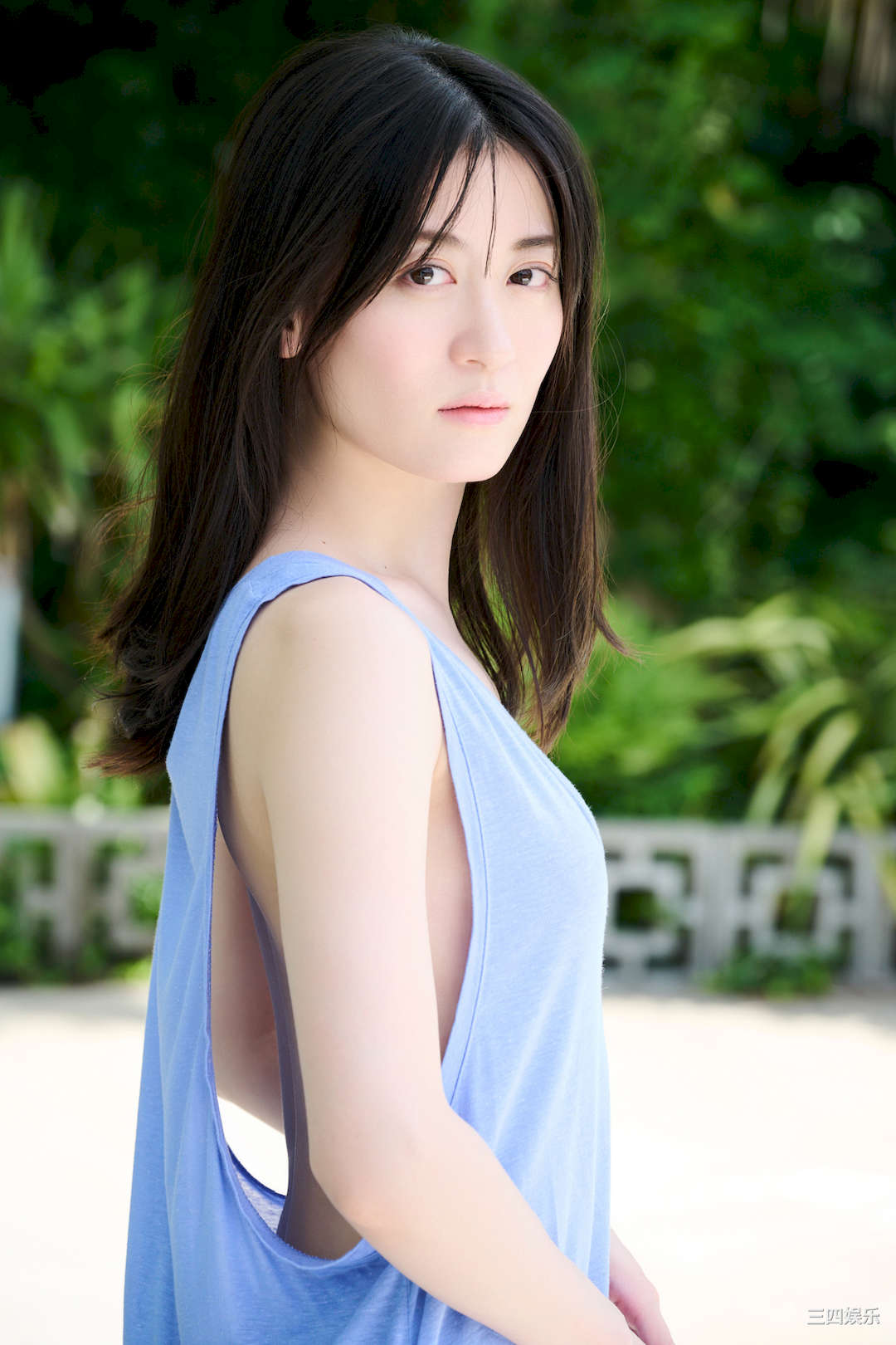 上西惠写真集《太陽はキミのもの　ｖｏｌ．１ – ｖｏｌ．3》高清全本