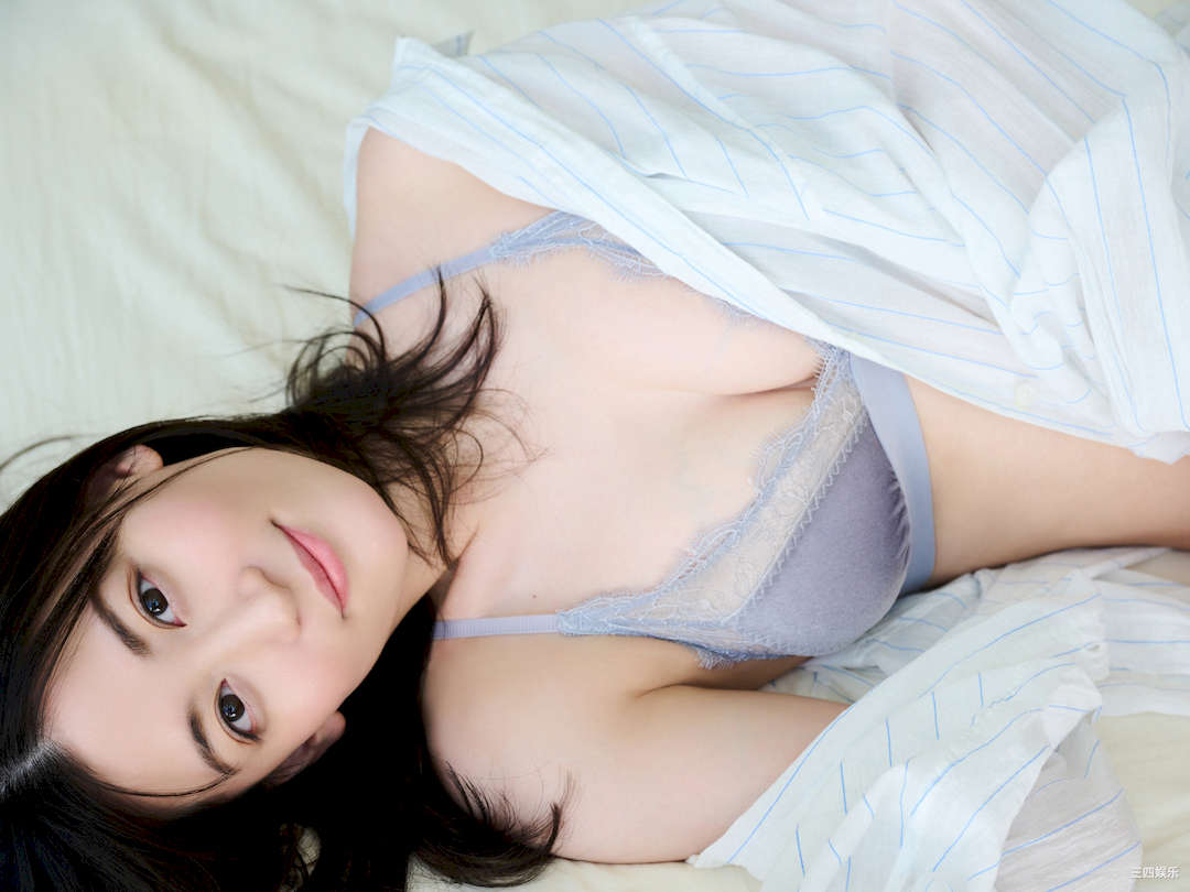 上西惠写真集《太陽はキミのもの　ｖｏｌ．１ – ｖｏｌ．3》高清全本