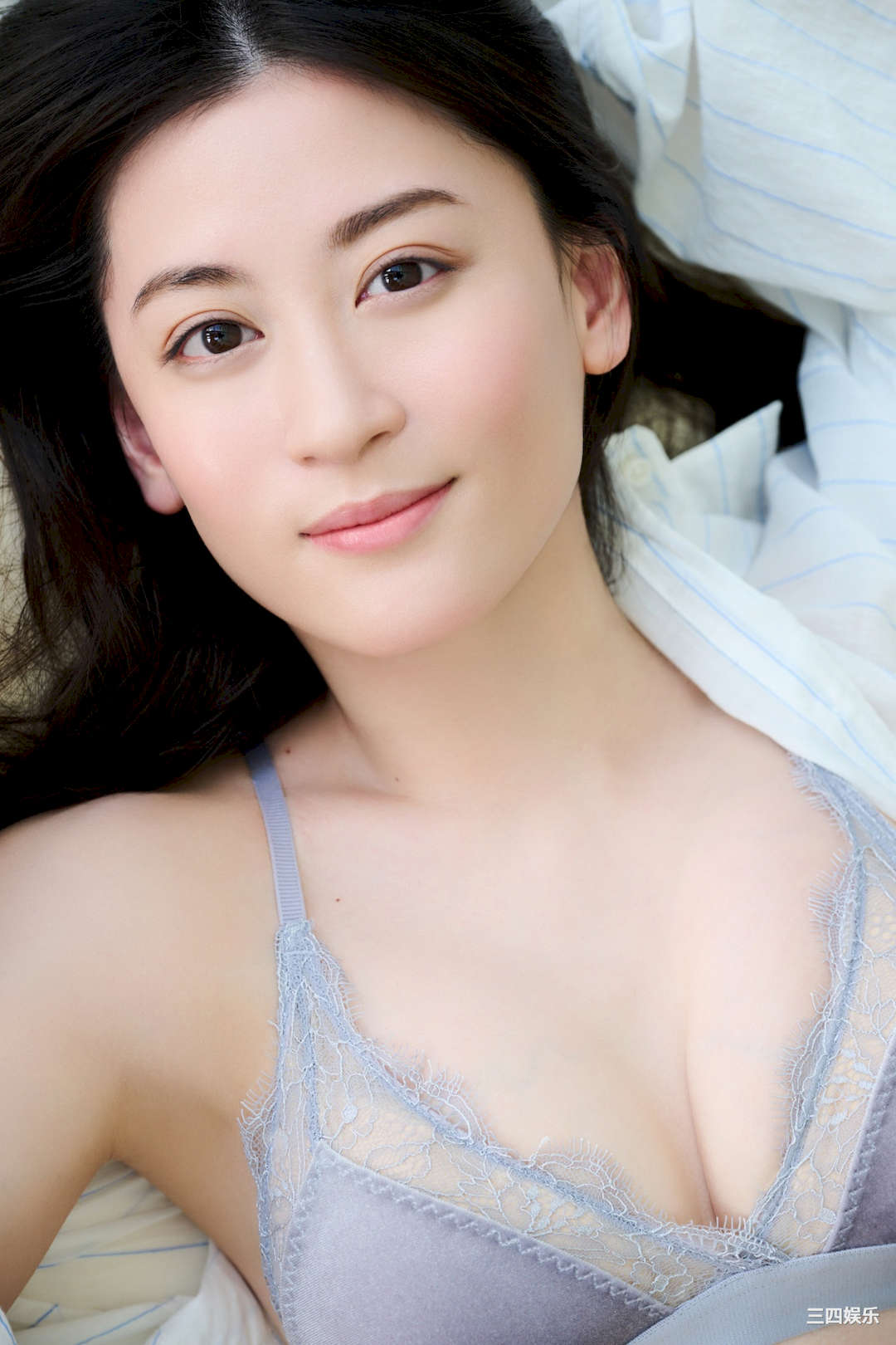 上西惠写真集《太陽はキミのもの　ｖｏｌ．１ – ｖｏｌ．3》高清全本