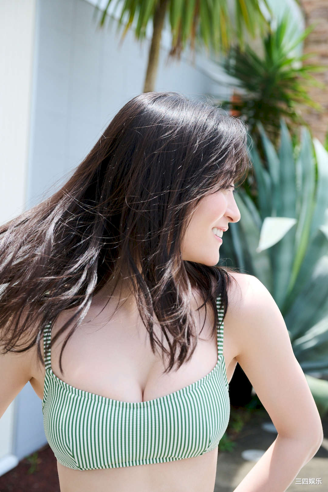 上西惠写真集《太陽はキミのもの　ｖｏｌ．１ – ｖｏｌ．3》高清全本