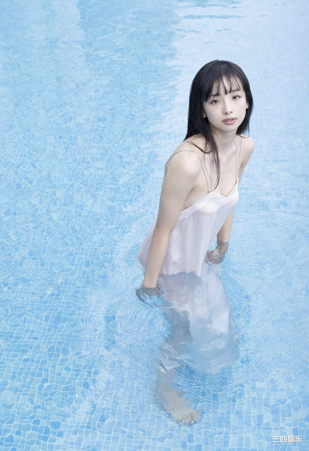 华村飞鸟写真集《ビキニでシャワー》高清全本