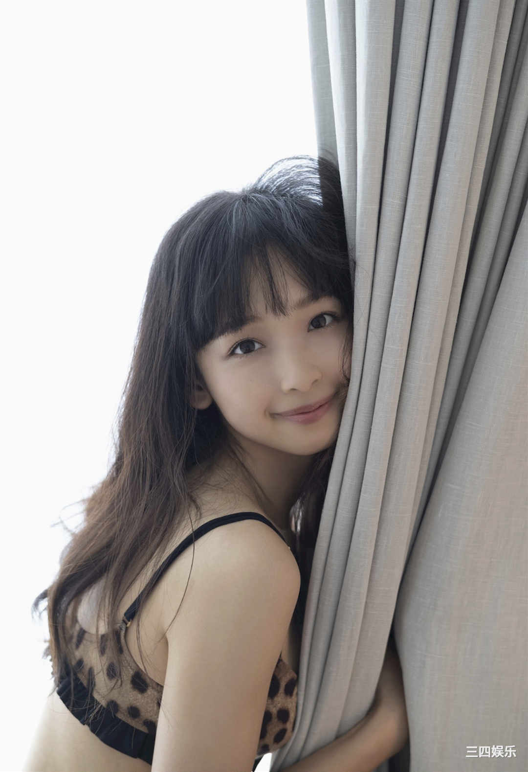 华村飞鸟写真集《ビキニでシャワー》高清全本