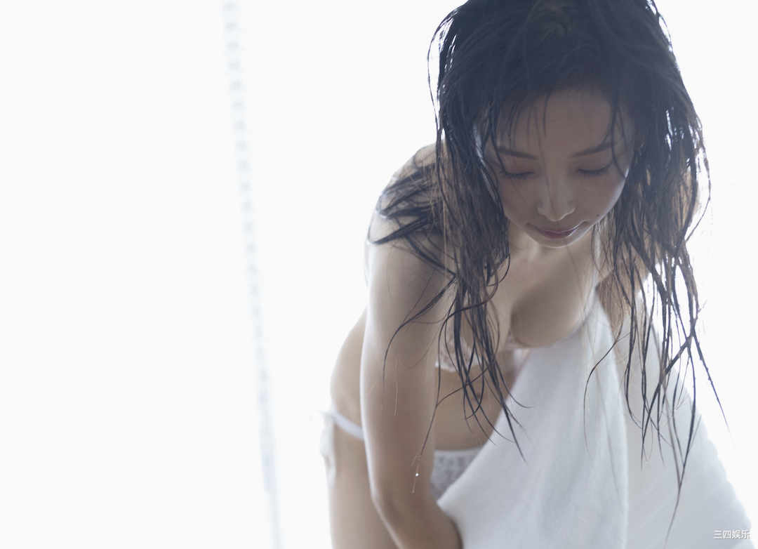 华村飞鸟写真集《ビキニでシャワー》高清全本