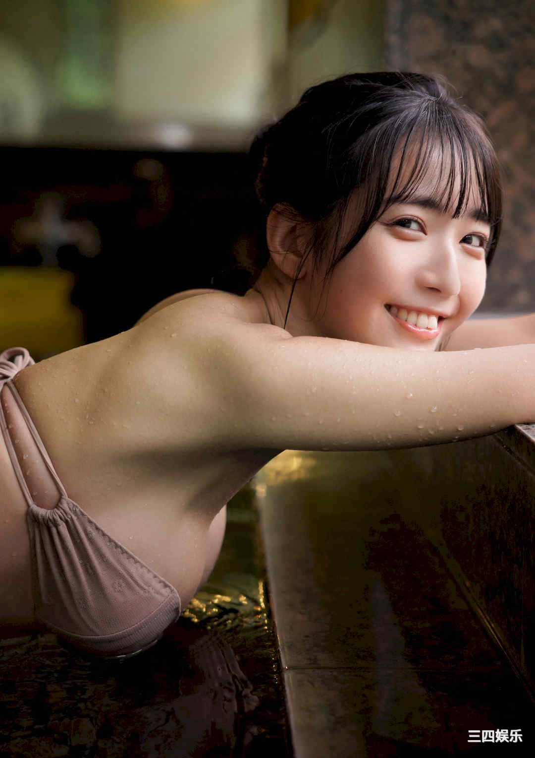 天羽希纯写真集《揺蕩う羽は海を泳ぐ》高清全本