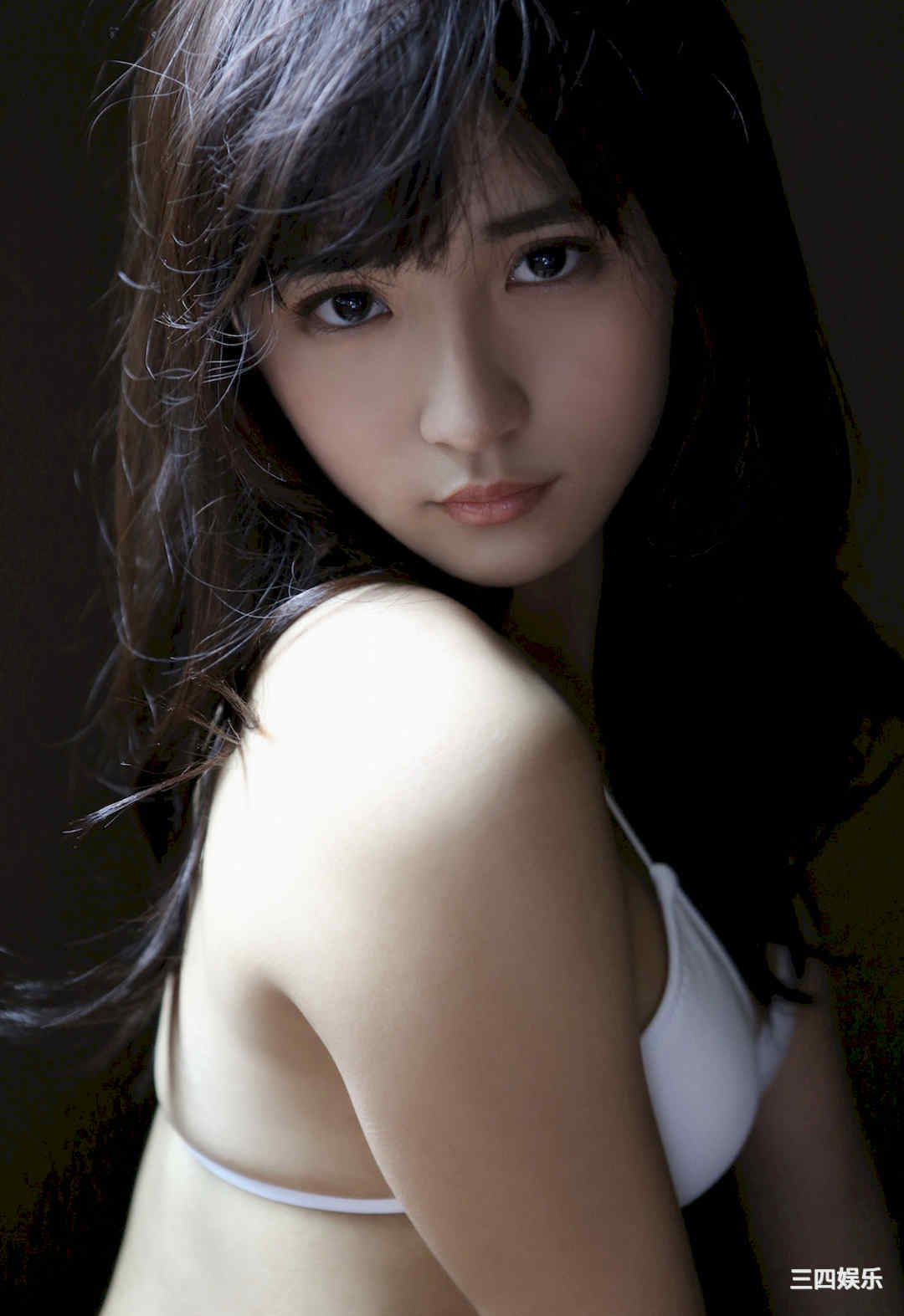 浅川梨奈写真集《夢見るＥカップ》高清全本