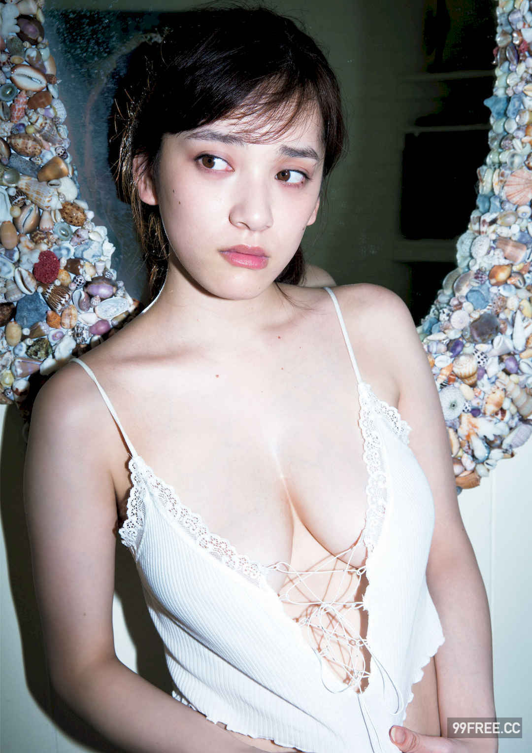 都丸纱也华1ST写真集《とまるまる》高清全本