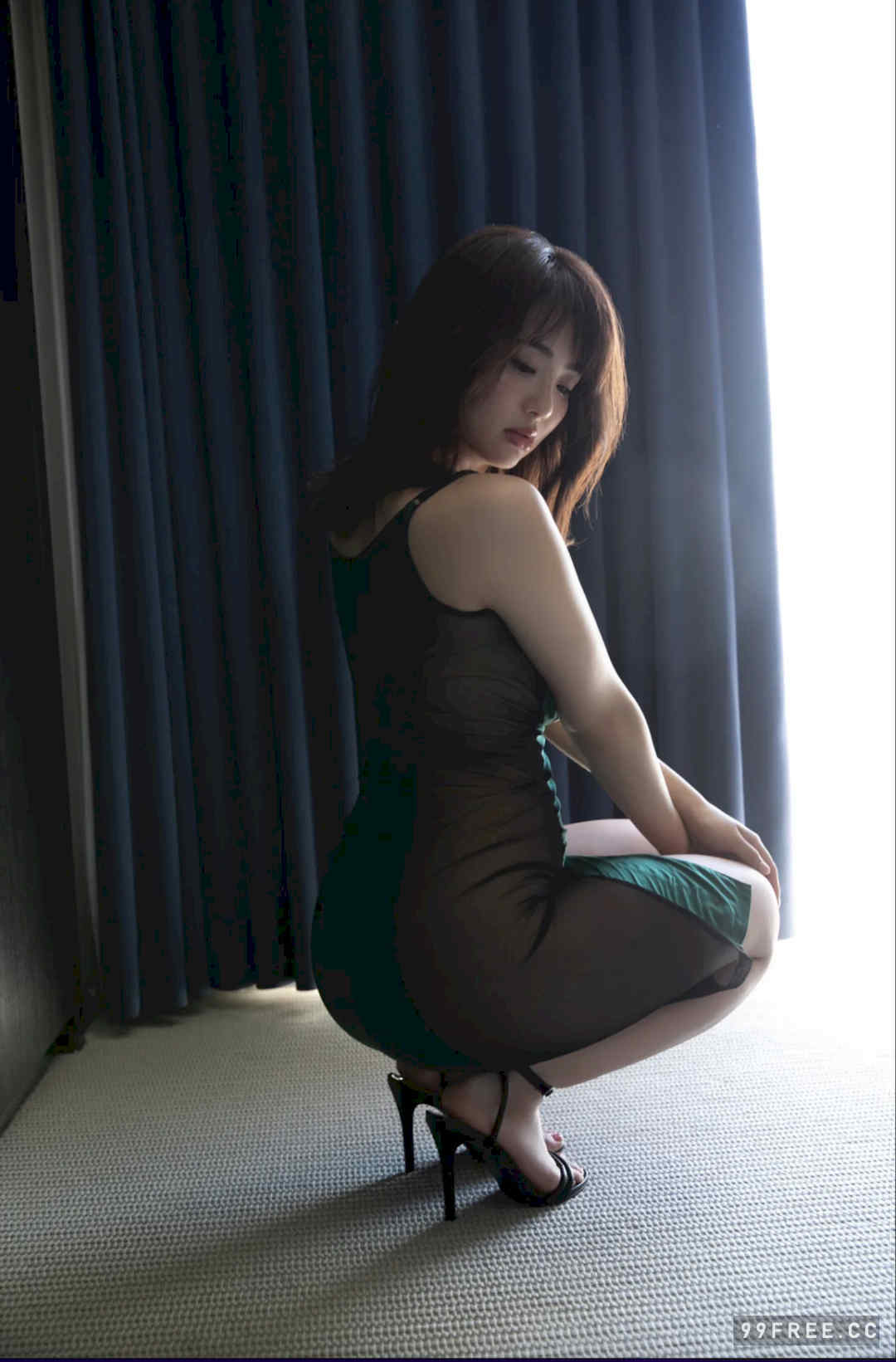 平嶋夏海写真集《甘い密会－ベッドの上で－》高清全本